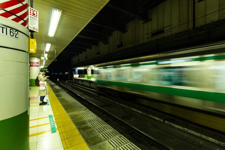 100ミリ秒の壁——その瞬間だけ「即時」に感じる理由